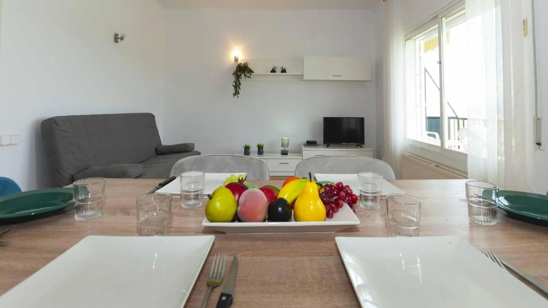 Apartment In Roses With Swimming Pool
