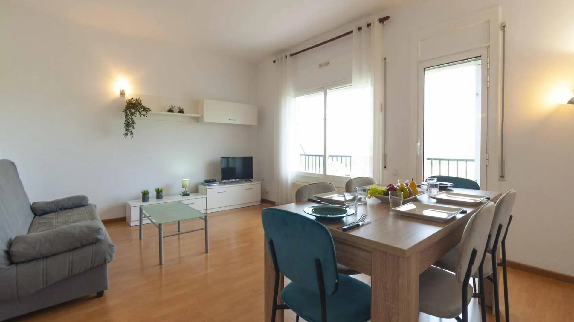 Apartment In Roses With Swimming Pool