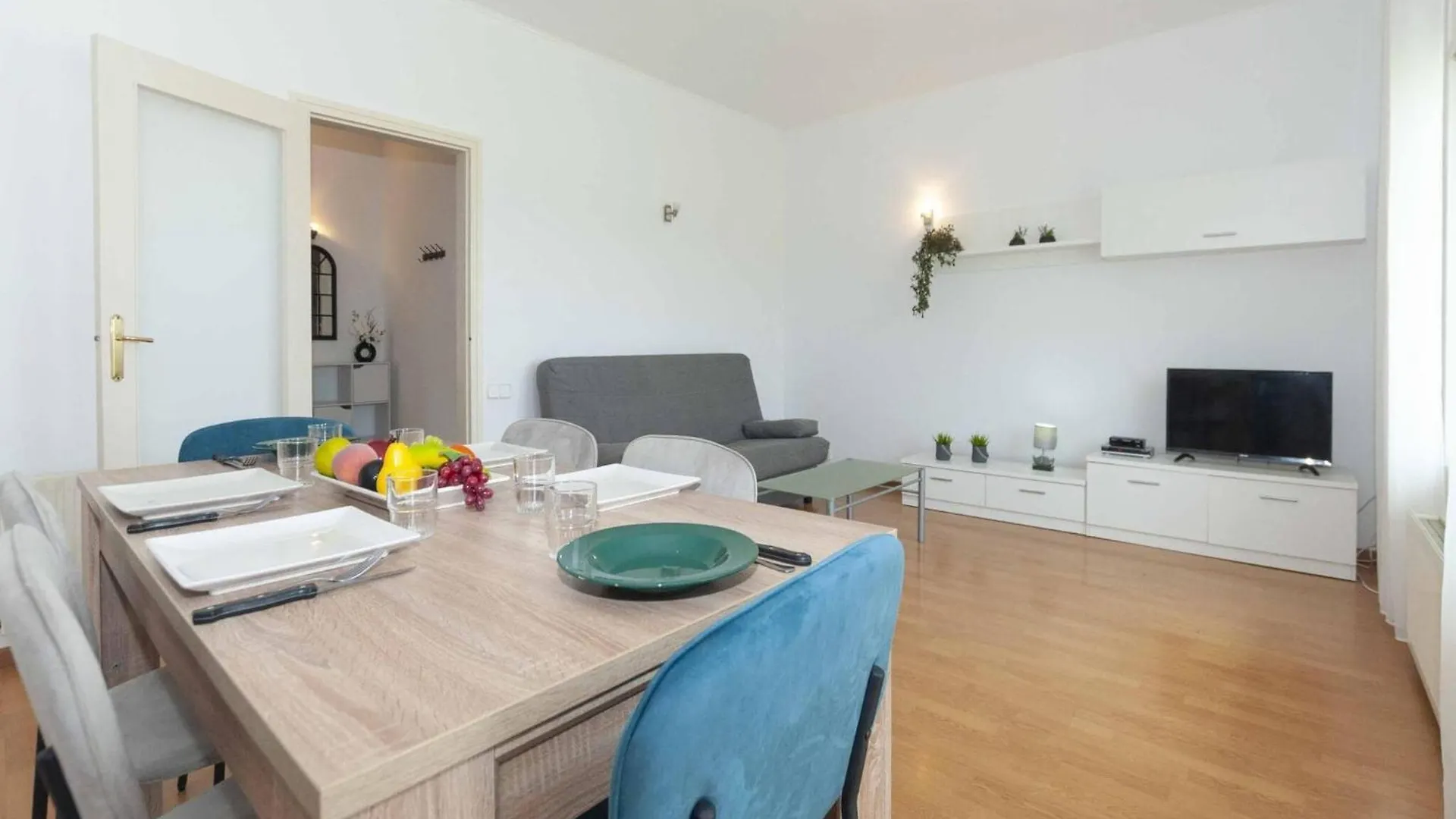 Apartment In Roses With Swimming Pool